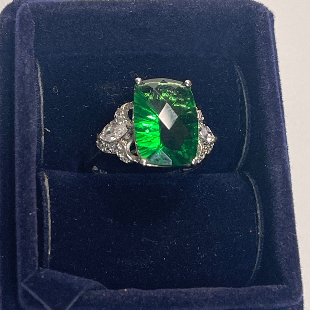 STAUER STERLING SILVER CZ RING HIGHLY FACETED GREEN CENTER STONE LIKE NEW size 8 - Picture 2 of 11